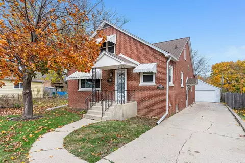 909 N Mcaree Rd, Waukegan, IL 60085