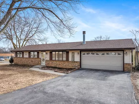 3235 Ironwood Ave, Rockford, IL 61109