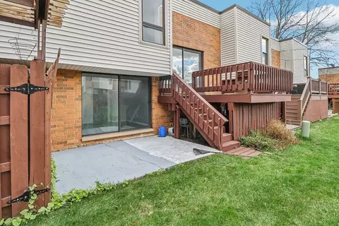 Exterior - 375 Willow Tree Ct, Hoffman Estates, IL 60169 photo 3 of 7