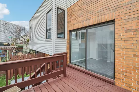 Exterior - 375 Willow Tree Ct, Hoffman Estates, IL 60169 photo 1 of 7