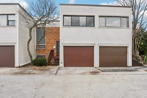 375 Willow Tree Ct, Hoffman Estates, IL 60169