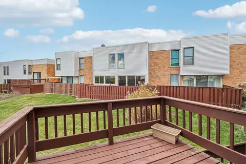 Exterior - 375 Willow Tree Ct, Hoffman Estates, IL 60169 photo 2 of 7
