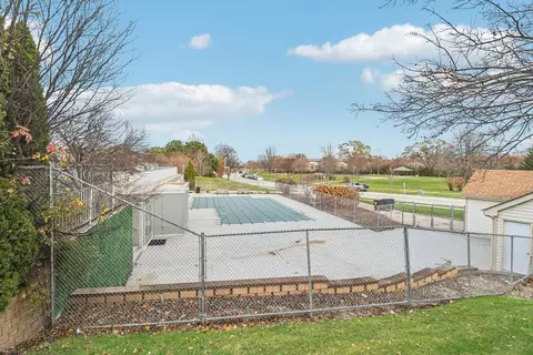 Exterior - 375 Willow Tree Ct, Hoffman Estates, IL 60169 photo 7 of 7