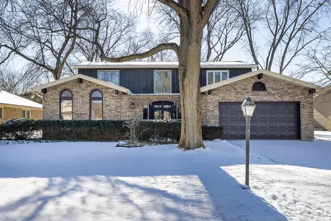 895 Mountain Dr, Deerfield, IL 60015