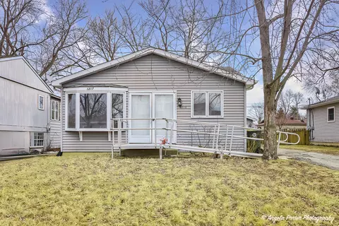 1217 Villa Vista Dr, Round Lake Beach, IL 60073