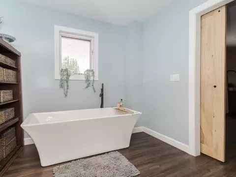 Bath - 1110 N Linden St, Normal, IL 61761 photo 3 of 7