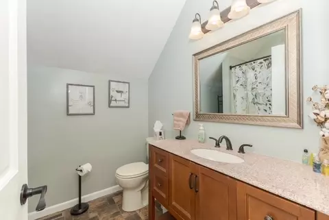 Bath - 1110 N Linden St, Normal, IL 61761 photo 6 of 7