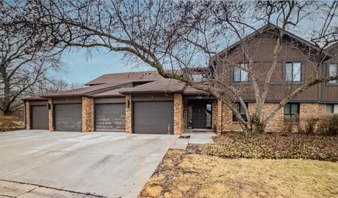 35 Creekside Cir #A, Elgin, IL 60123