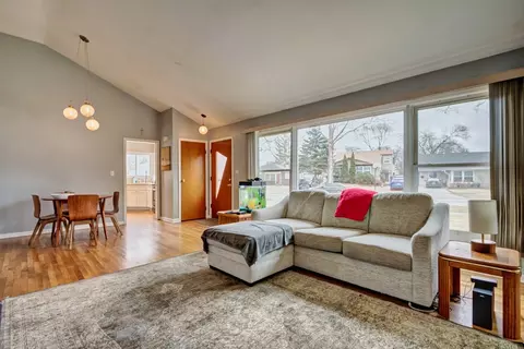 330 N 4th Ave, Des Plaines, IL 60016 photo 2