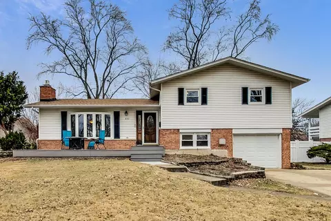 830 Bonnie Brae Dr, Downers Grove, IL 60516