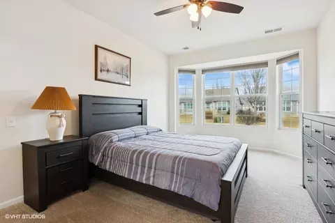 Bedroom - 2834 Cascade Falls Cir, Elgin, IL 60124 photo 1 of 3