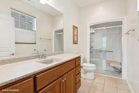 Bath - 2834 Cascade Falls Cir, Elgin, IL 60124 photo 1 of 2