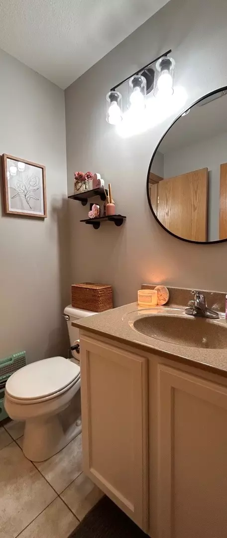 Bath - 402 Santee St, Sublette, IL 61367 photo 3 of 6