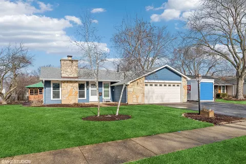 28 E Heatherlea Dr, Palatine, IL 60067