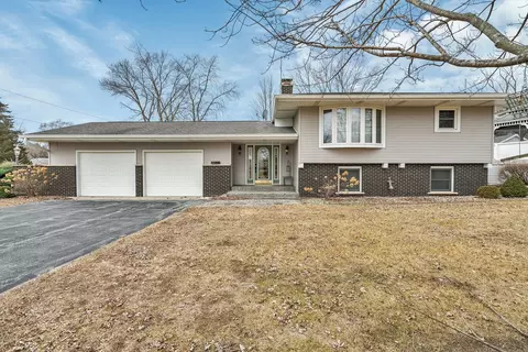 605 N East St, Essex, IL 60935