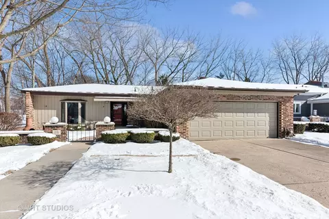 18 Temple Garden Ct, Saint Charles, IL 60174