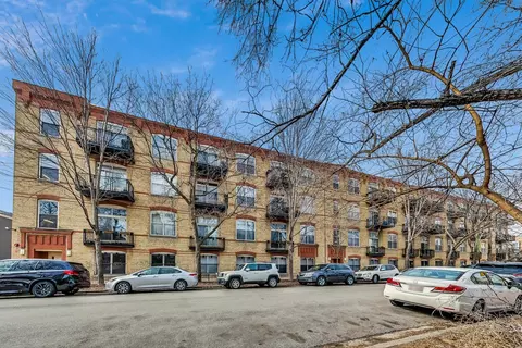 1740 N Maplewood Ave #109, Chicago, IL 60647