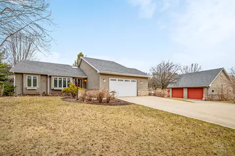 1618 Breezy Lawn Rd, Spring Grove, IL 60081