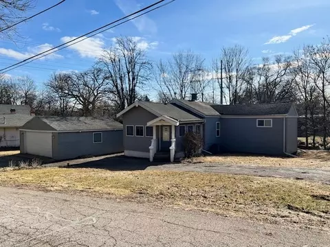 2011 Hillside Ter, Cary, IL 60013