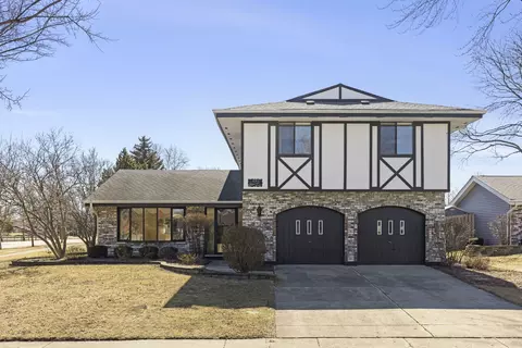 190 Bourne Ln, Bloomingdale, IL 60108