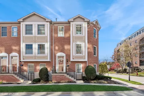 115 E Sigwalt St #1A, Arlington Heights, IL 60005
