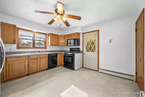 Kitchen - 624 Oak St, Woodstock, IL 60098 photo 1 of 3