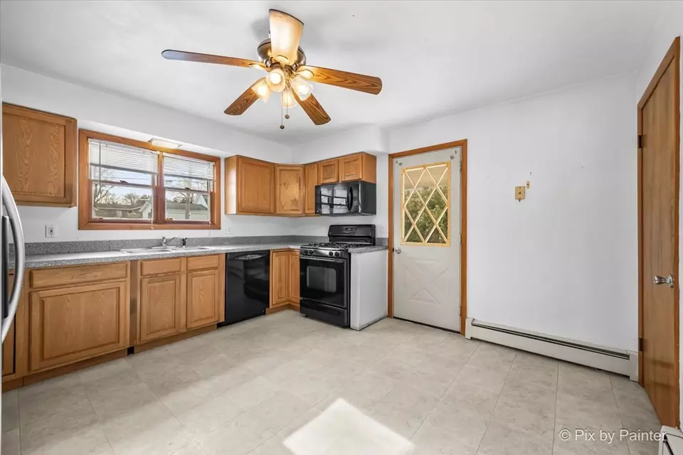 Kitchen - 624 Oak St, Woodstock, IL 60098 photo 1 of 3