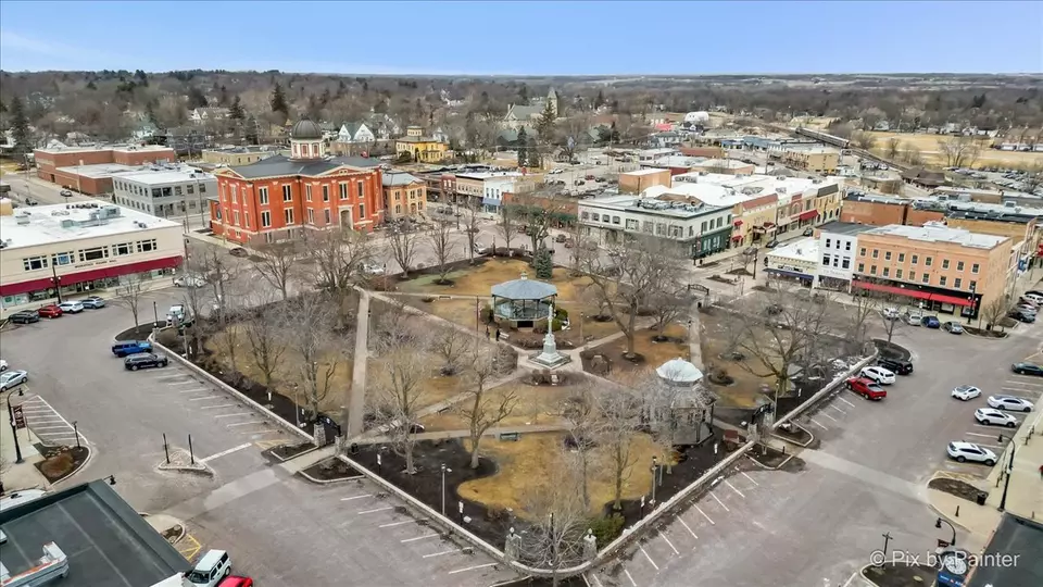 Exterior - 624 Oak St, Woodstock, IL 60098 photo 7 of 9