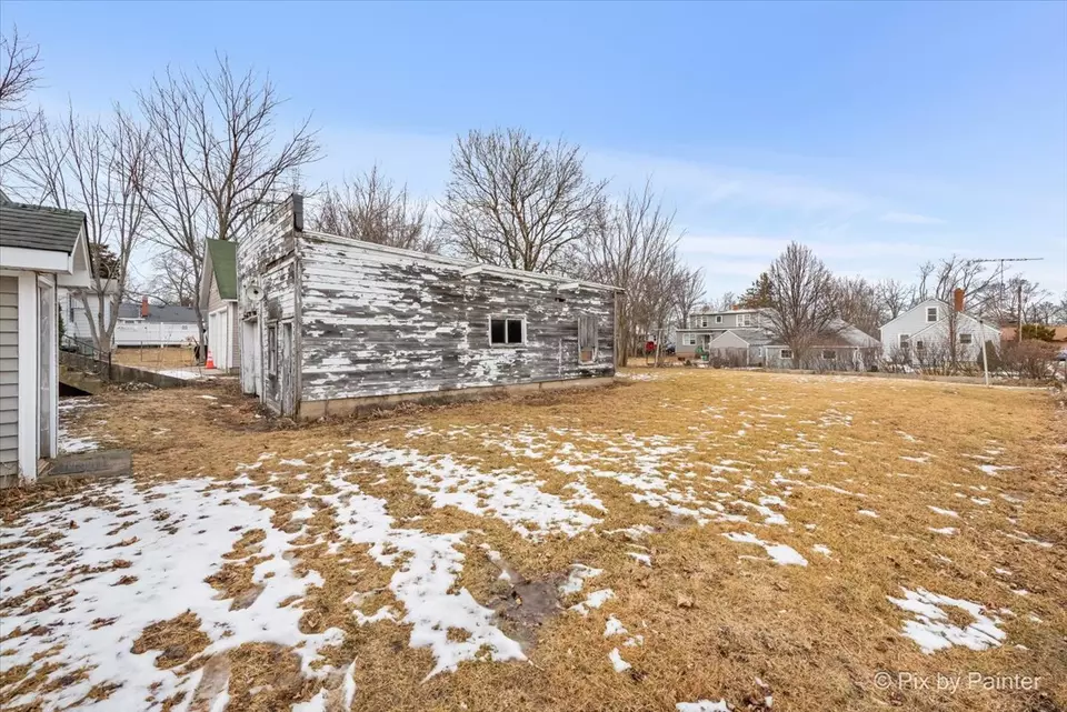 Exterior - 624 Oak St, Woodstock, IL 60098 photo 3 of 9