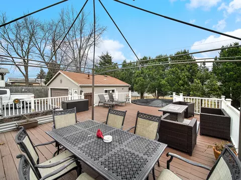 Exterior - 19519 Walnut St, Mokena, IL 60448 photo 5 of 9