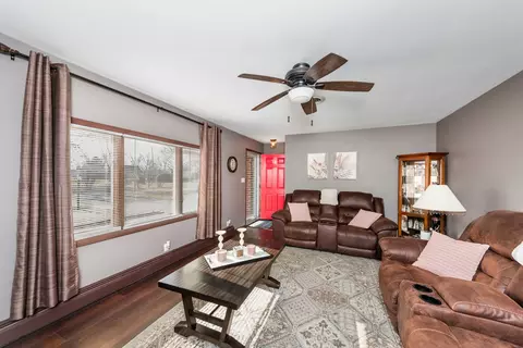 221 E Third St, Toluca, IL 61369 photo 2