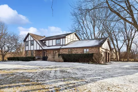 16 Norbert Dr, Hawthorn Woods, IL 60047