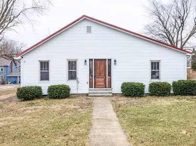 102 W Cooper St, Colfax, IL 61728