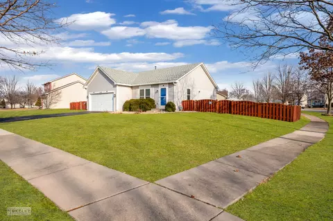 1468 Bluestem Ln, Minooka, IL 60447 photo 2