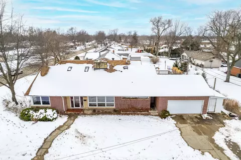 1095 S 10th Ave, Kankakee, IL 60901 photo 2