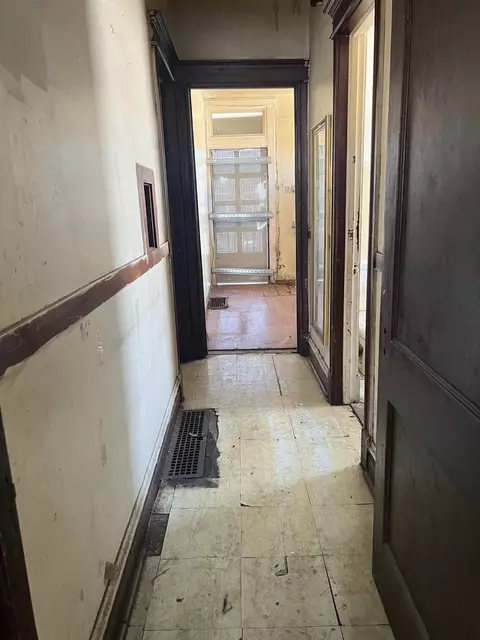 Entry Way - Undisclosed, Chicago, IL 60621 photo 3 of 3
