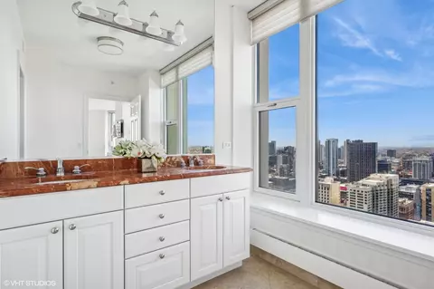 25 E Superior St #3702, Chicago, IL 60611 photo 17