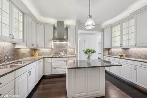 25 E Superior St #3702, Chicago, IL 60611 photo 12