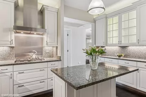 25 E Superior St #3702, Chicago, IL 60611 photo 13