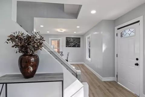 Entry Way - 264 E 142nd Pl, Dolton, IL 60419 photo 2 of 5