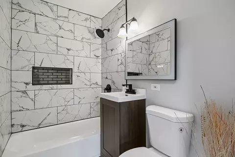 Bath - 264 E 142nd Pl, Dolton, IL 60419 photo 1 of 7
