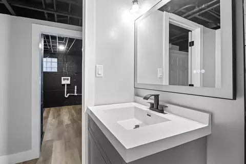 Bath - 264 E 142nd Pl, Dolton, IL 60419 photo 6 of 7