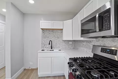 Kitchen - 264 E 142nd Pl, Dolton, IL 60419 photo 2 of 2