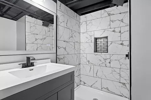 Bath - 264 E 142nd Pl, Dolton, IL 60419 photo 7 of 7