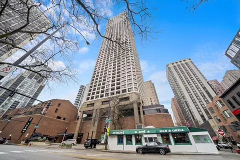 1030 N State St #2L, Chicago, IL 60610