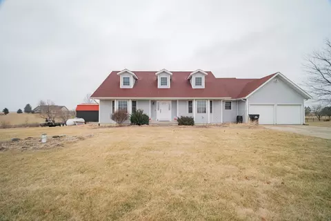 8401 Idlewood Rd, Clinton, IL 61727