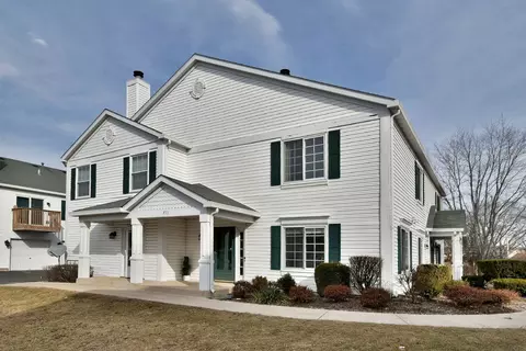771 Hobart Dr #B, South Elgin, IL 60177