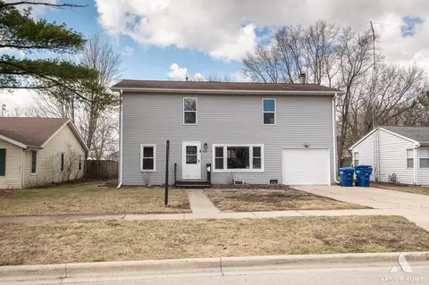 927 Seaman Ave, Dekalb, IL 60115