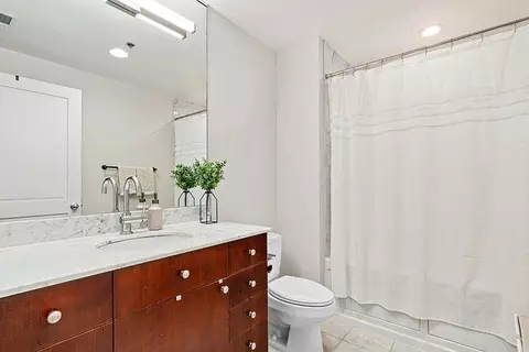 Bath - Undisclosed, Chicago, IL 60654 photo 1 of 1
