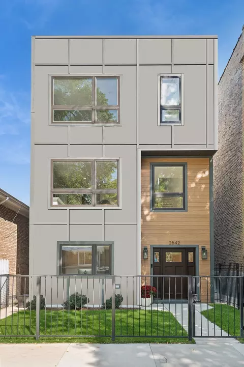 2542 W Winnemac Ave, Chicago, IL 60625
